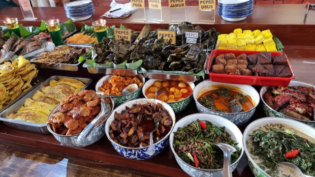 Rekomendasi 6 Rumah Makan Sunda di Bandung yang Wajib Kamu Kunjungi