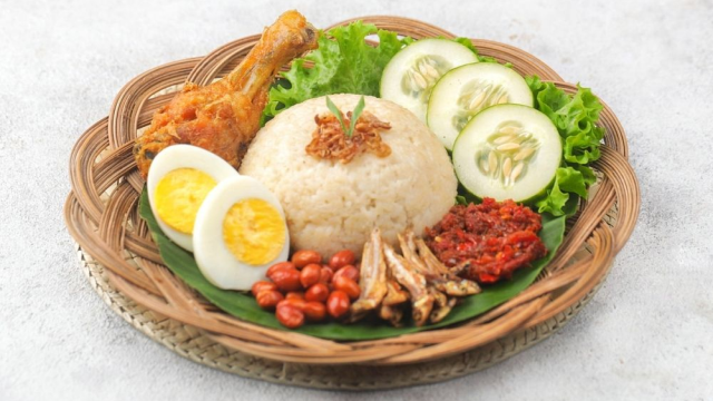 Resep Nasi Lemak Khas Malaysia yang Bisa Kamu Coba, Dijamin Bikin Ketagihan!